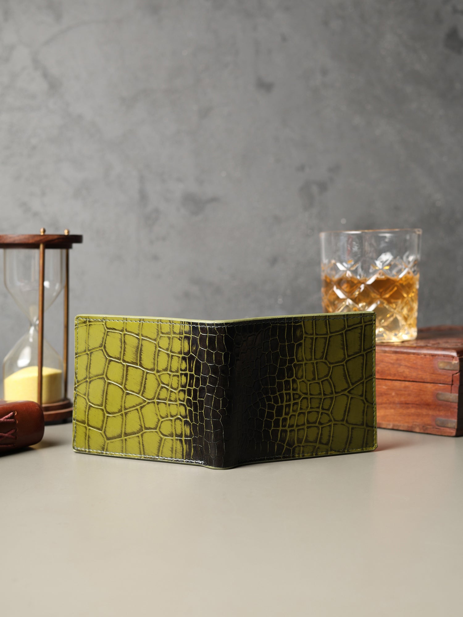 Croc Élan – Men's Genuine Leather Croc Texture Bifold Wallet