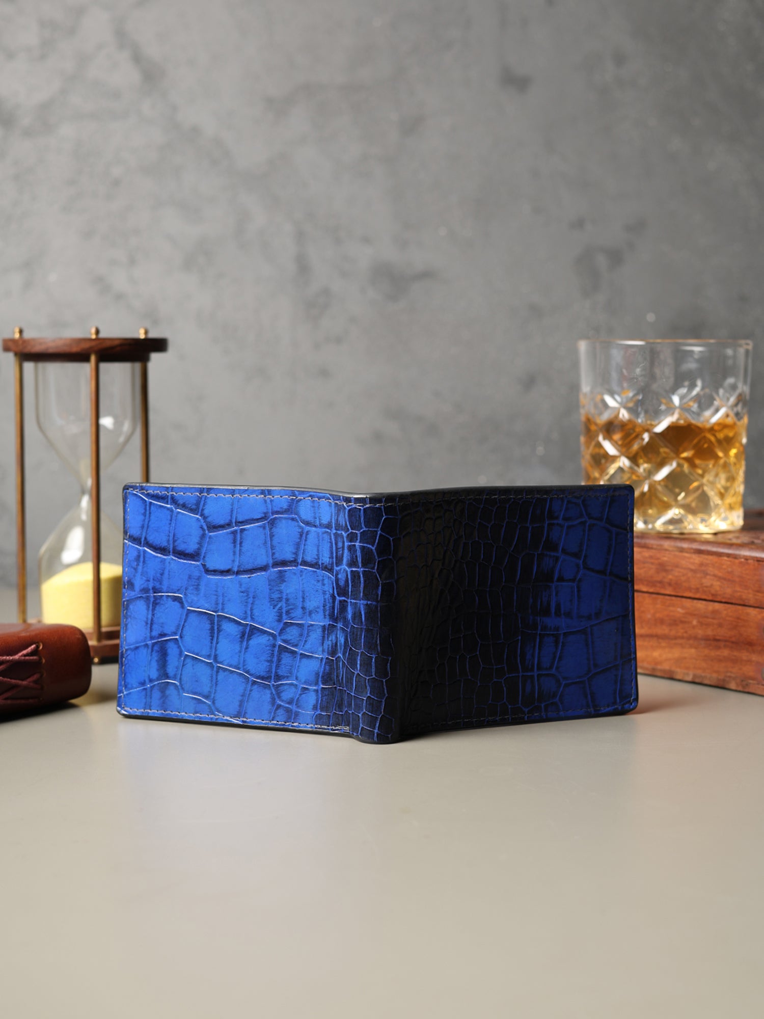Croc Élan – Men's Genuine Leather Croc Texture Bifold Wallet